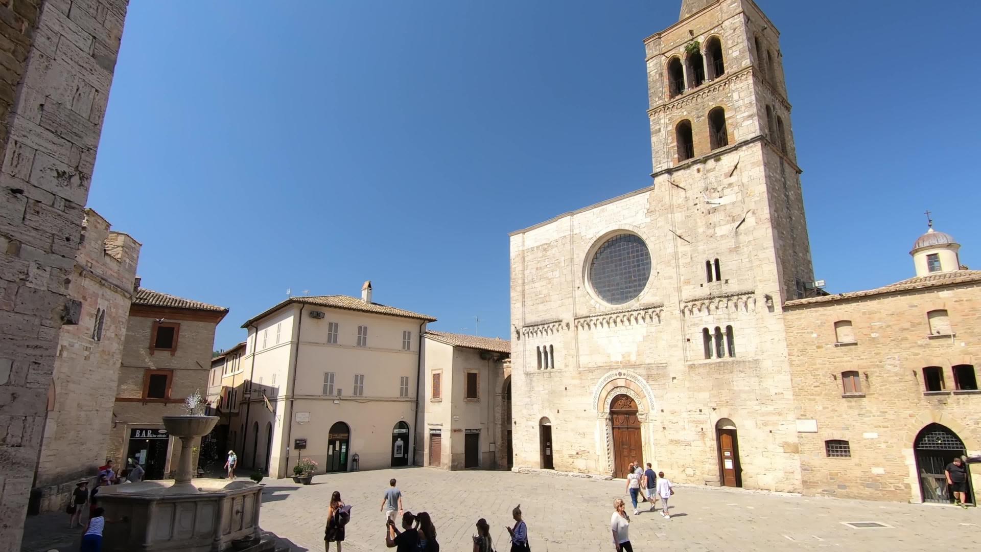 圣米拉埃尔在贝瓦尼亚广场·阿尔坎热洛教区教堂视频的预览图
