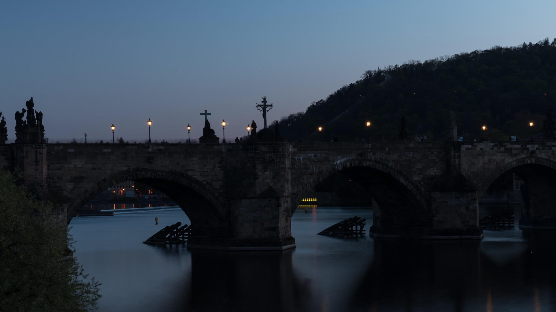 捷克布拉格查理大桥延时拍摄视频的预览图