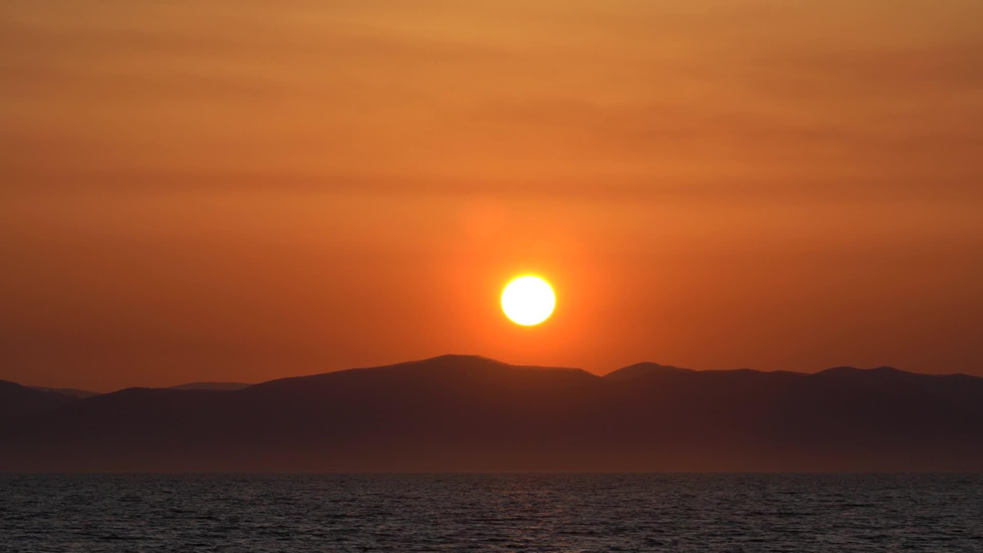 日落时自然背景在海景背景下Y视频的预览图