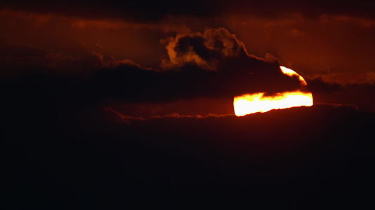 黑地的日落视频的预览图