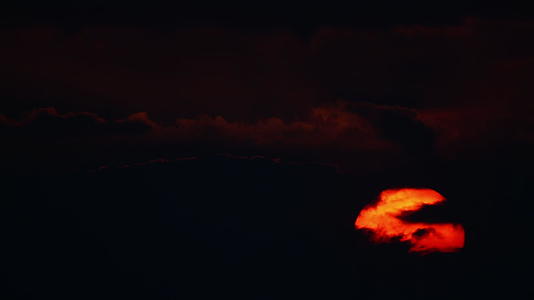 黑地的日落视频的预览图