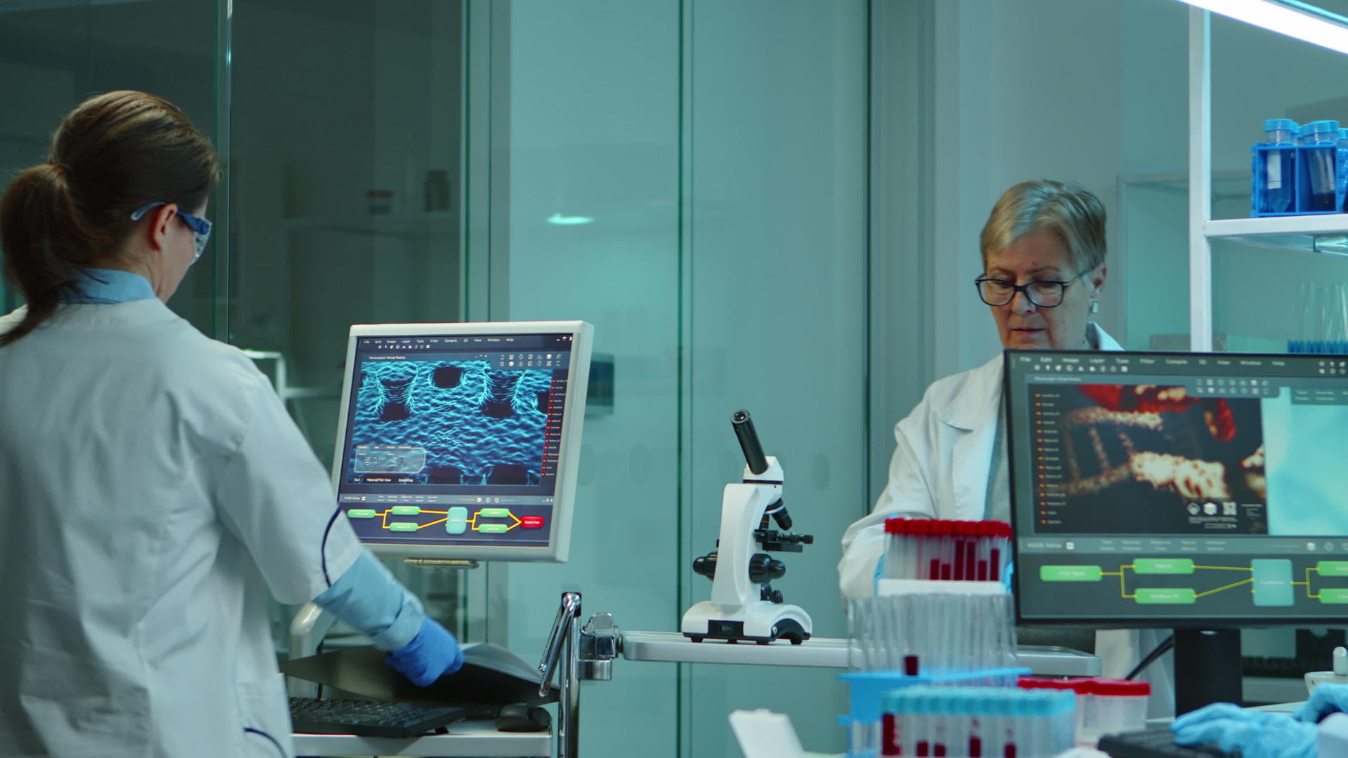 化学护士在实验室电脑站立时打字视频的预览图