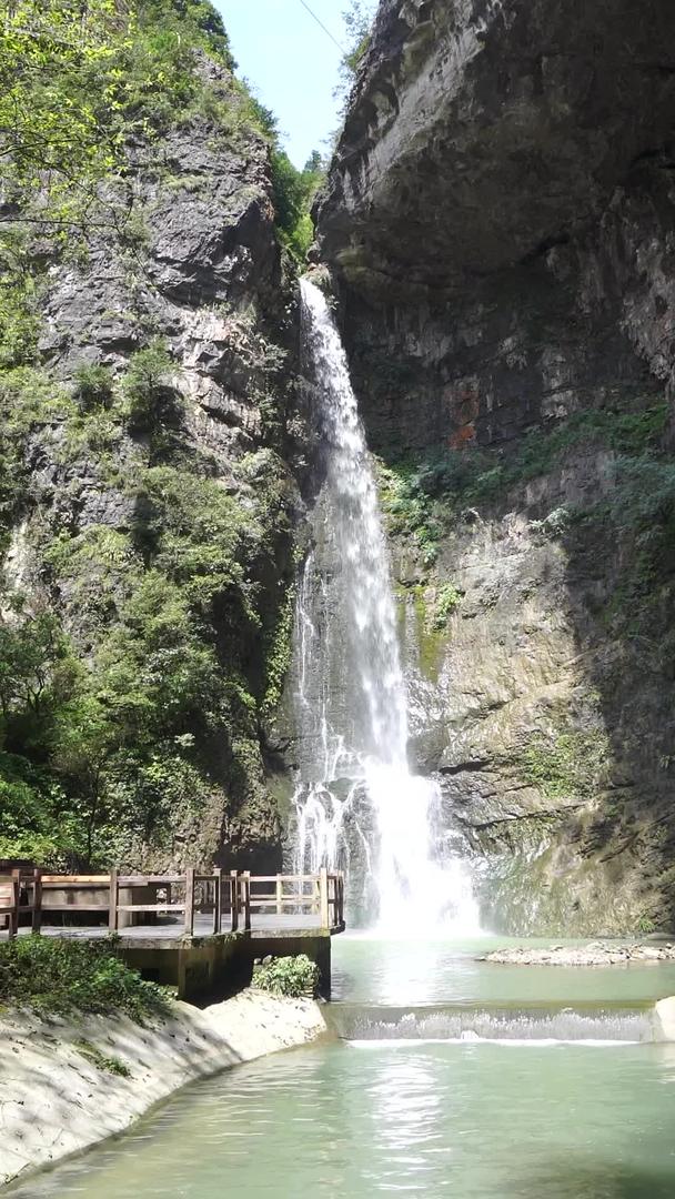 国家5A级旅游景点重庆黑山谷神龙瀑布视频的预览图
