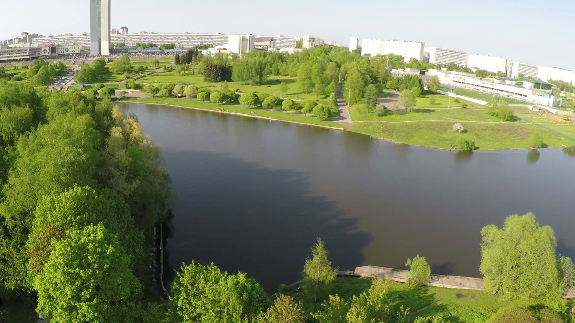莫斯科的河流和绿色公园被用作城市风向视频的预览图