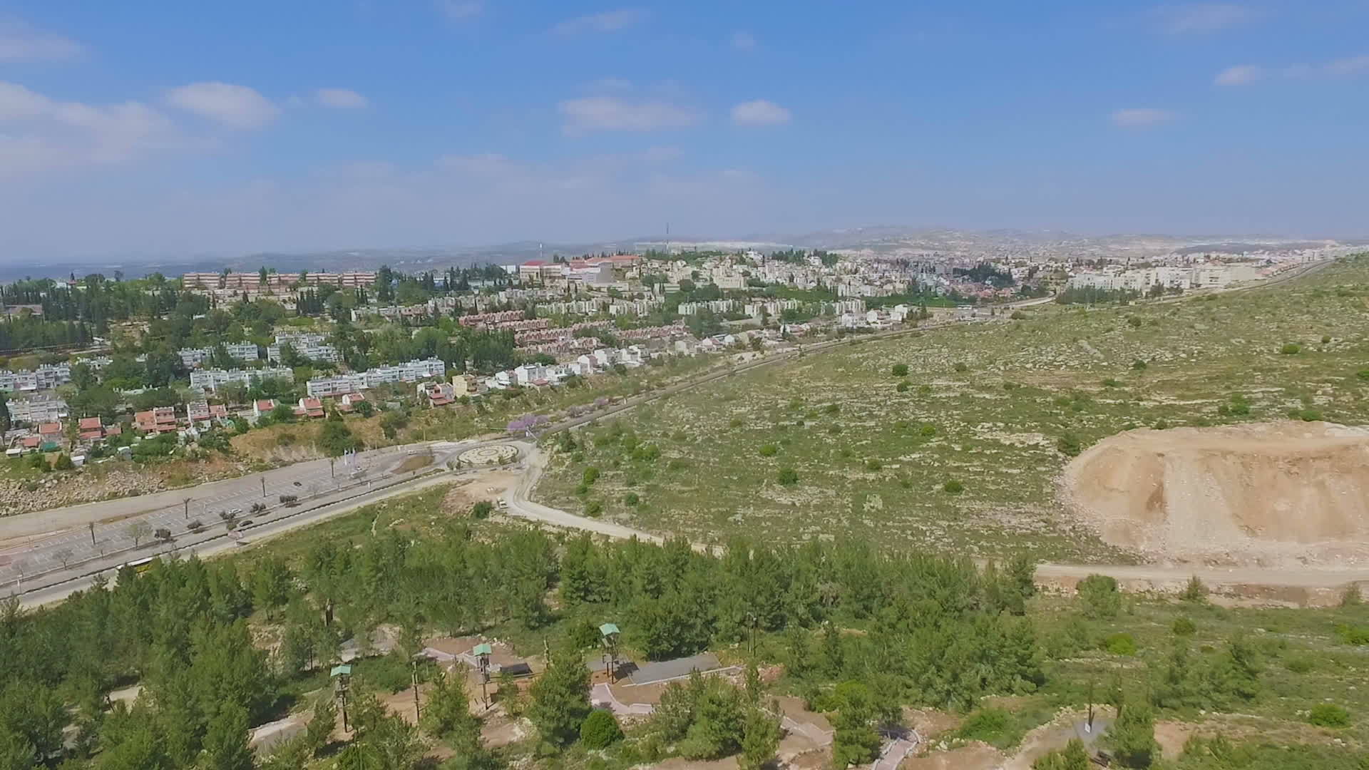 Ariel城市的空中视图视频的预览图