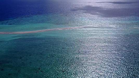 透明海洋海岸海滩度假广角旅游视频的预览图