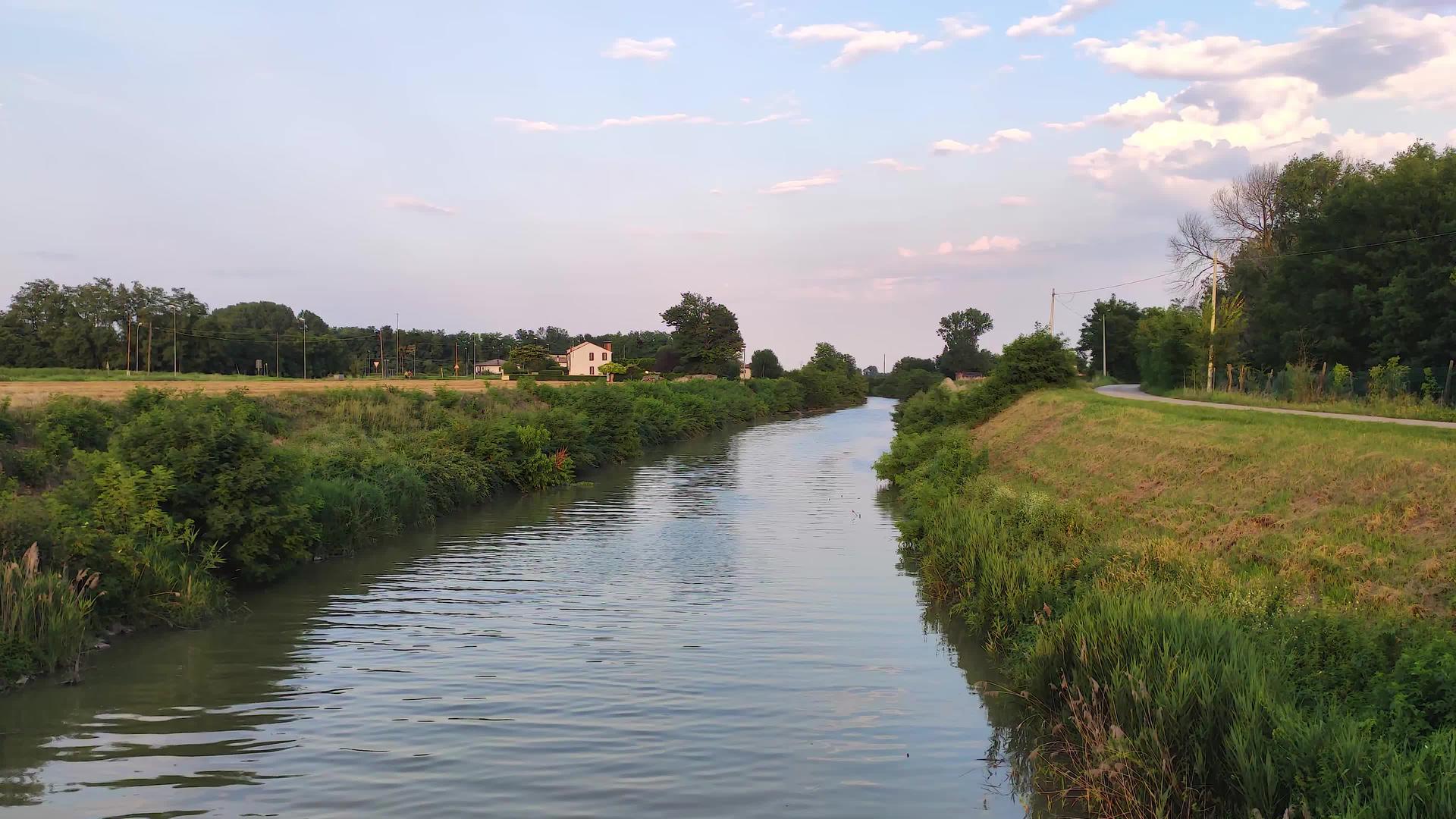 波谷地貌景观与3号河接壤视频的预览图