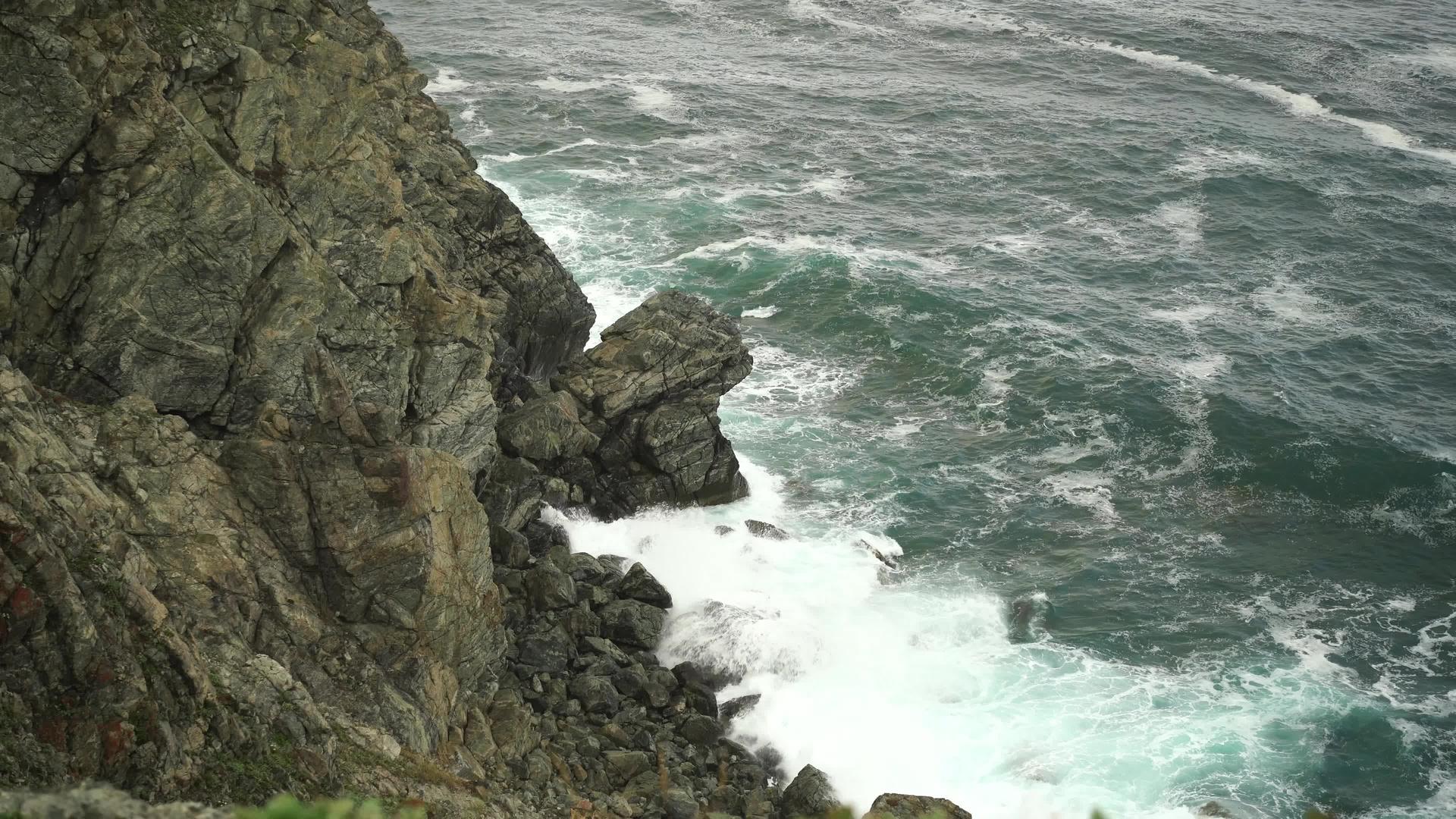 海景海浪撞击岩石视频的预览图