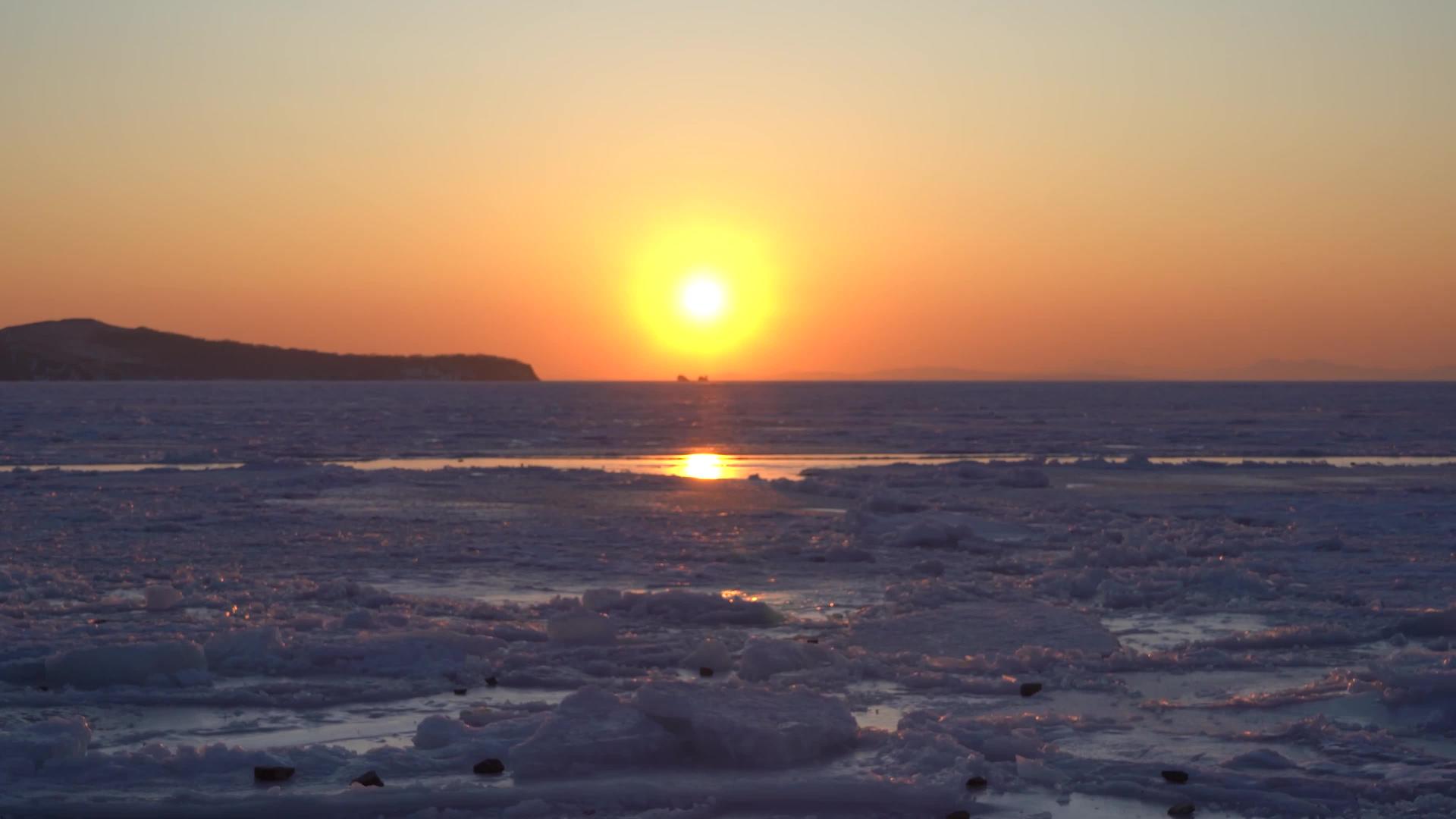 冰冷的日落风景就像日落视频的预览图