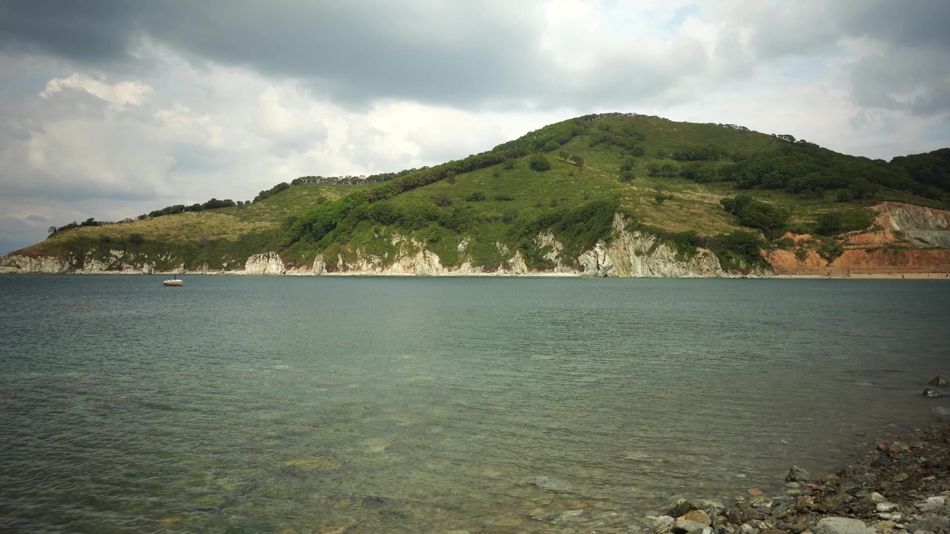 海景起源于岩石沙滩和清海视频的预览图