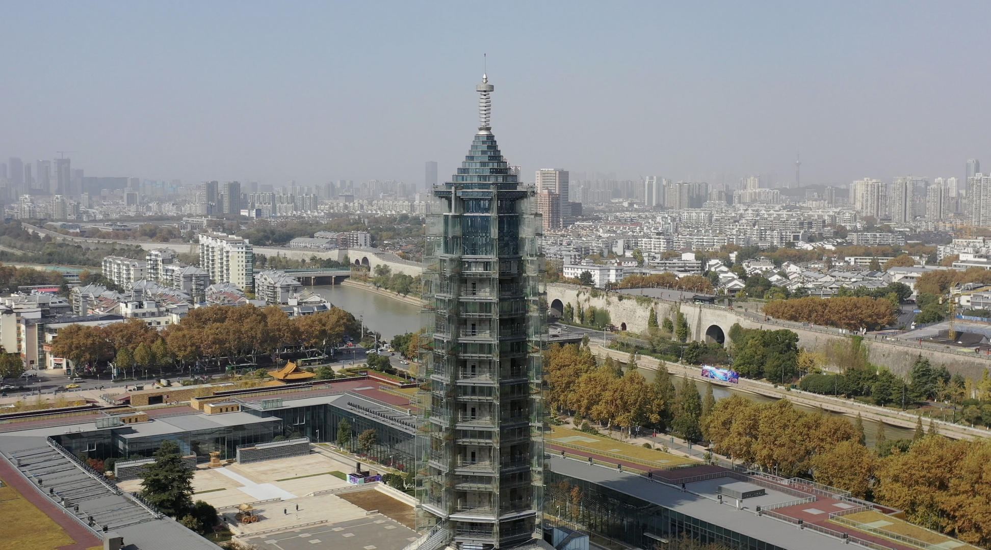 南京大报恩寺航拍4K视频视频的预览图