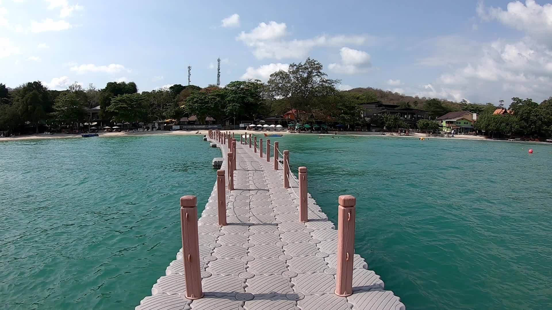 在泰国罗勇岛的沙美岛Wongdyan塑料制成的海滩视频的预览图