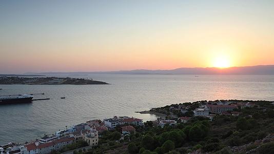 土耳其热门爱琴海旅游小镇切什梅日落延时视频视频的预览图