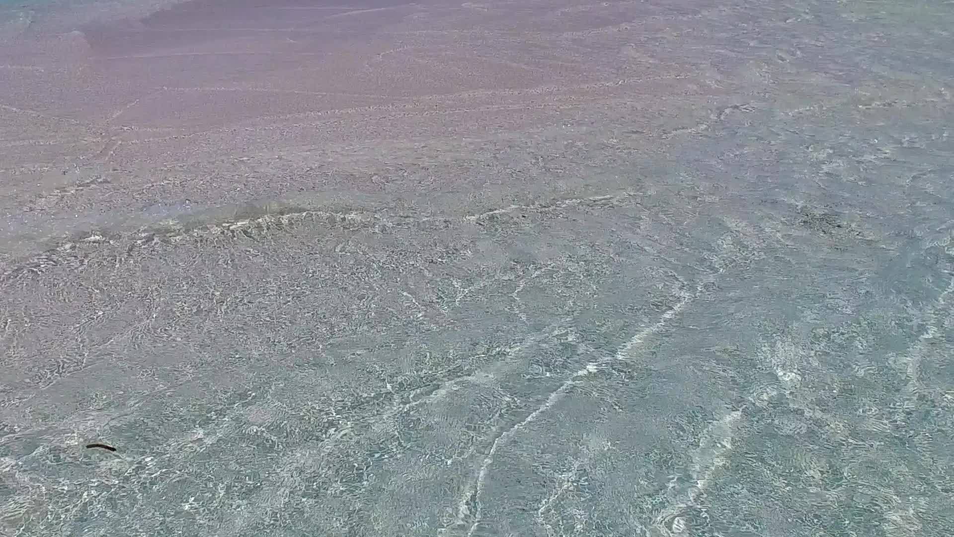豪华海岸线海滩野生动物浪漫的蓝海和沙洲附近的白沙背景视频的预览图