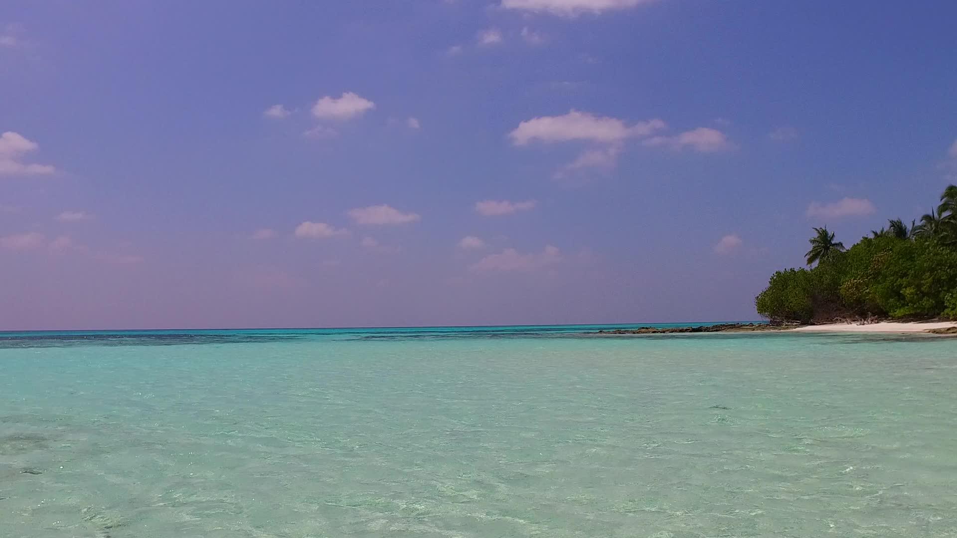 热带海景海滩白沙为背景的热带海滩生活方式视频的预览图