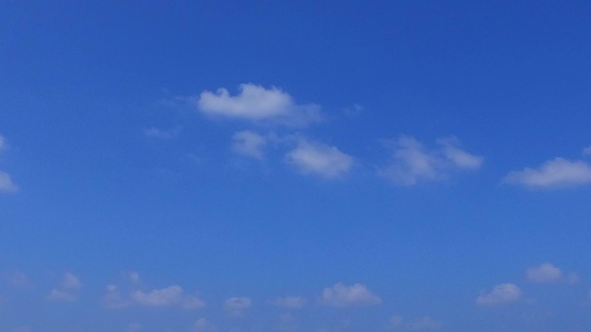 蓝海热带旅游海滩旅游阳光全景沙洲附近有白沙背景视频的预览图