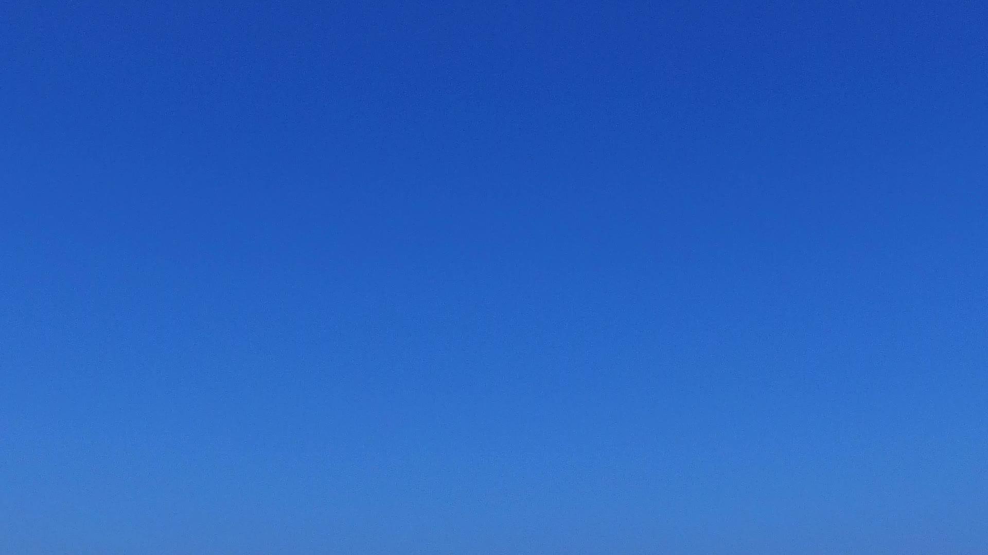 蓝绿色泻湖复制休闲度假海滩之旅沙洲附近有明亮的沙色背景视频的预览图