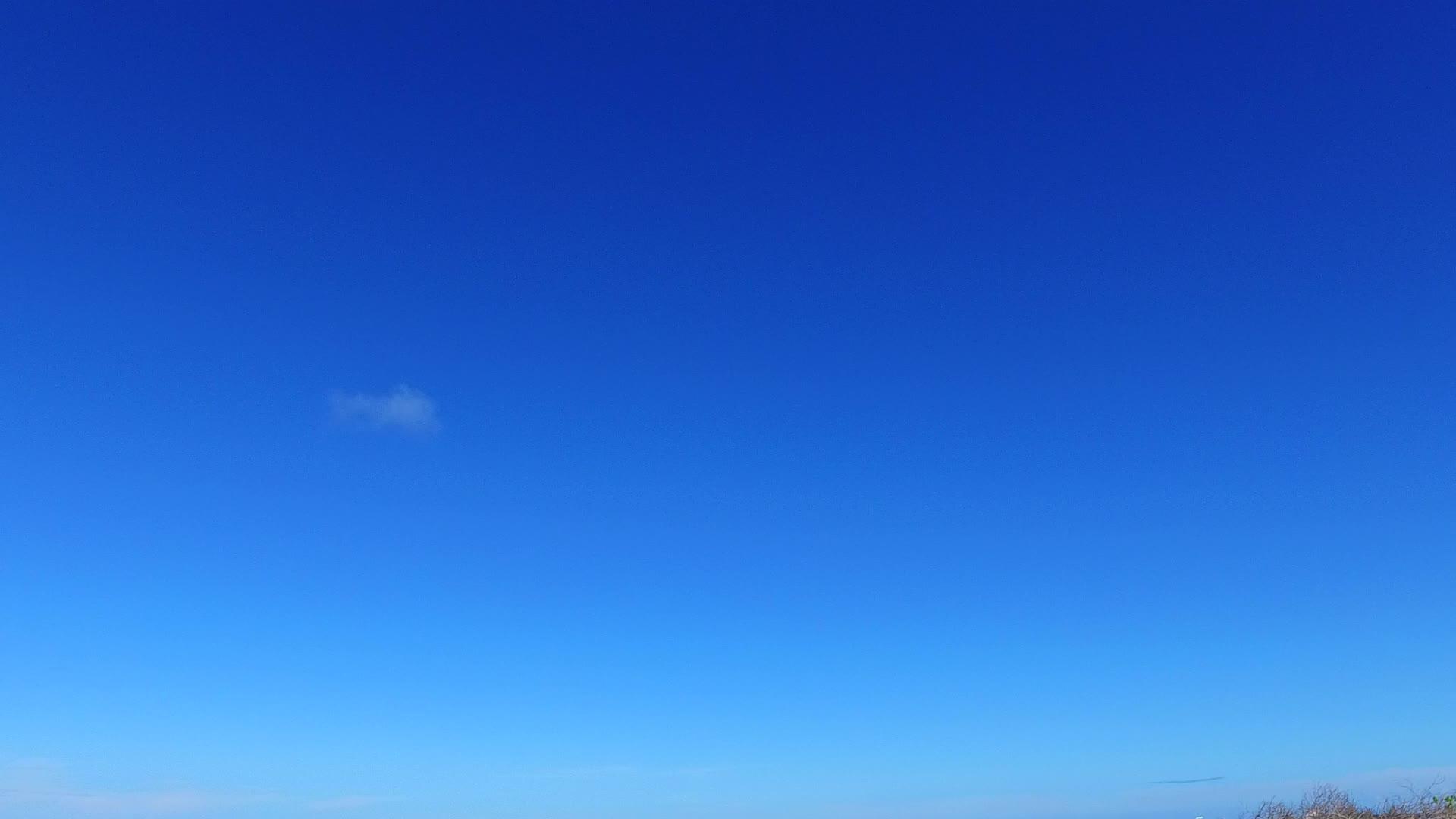 热带海岸线海滩时间广角近波全景视频的预览图