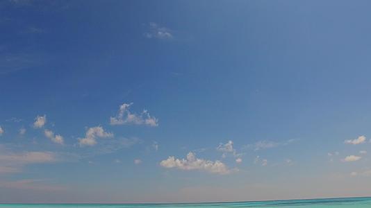 蓝水和沙滩生活方式的空间图案视频的预览图