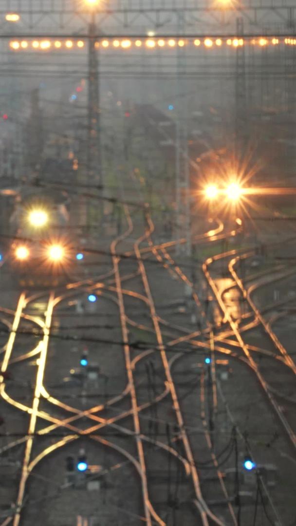 城市夜景轨道交通高铁站列车灯光素材视频的预览图