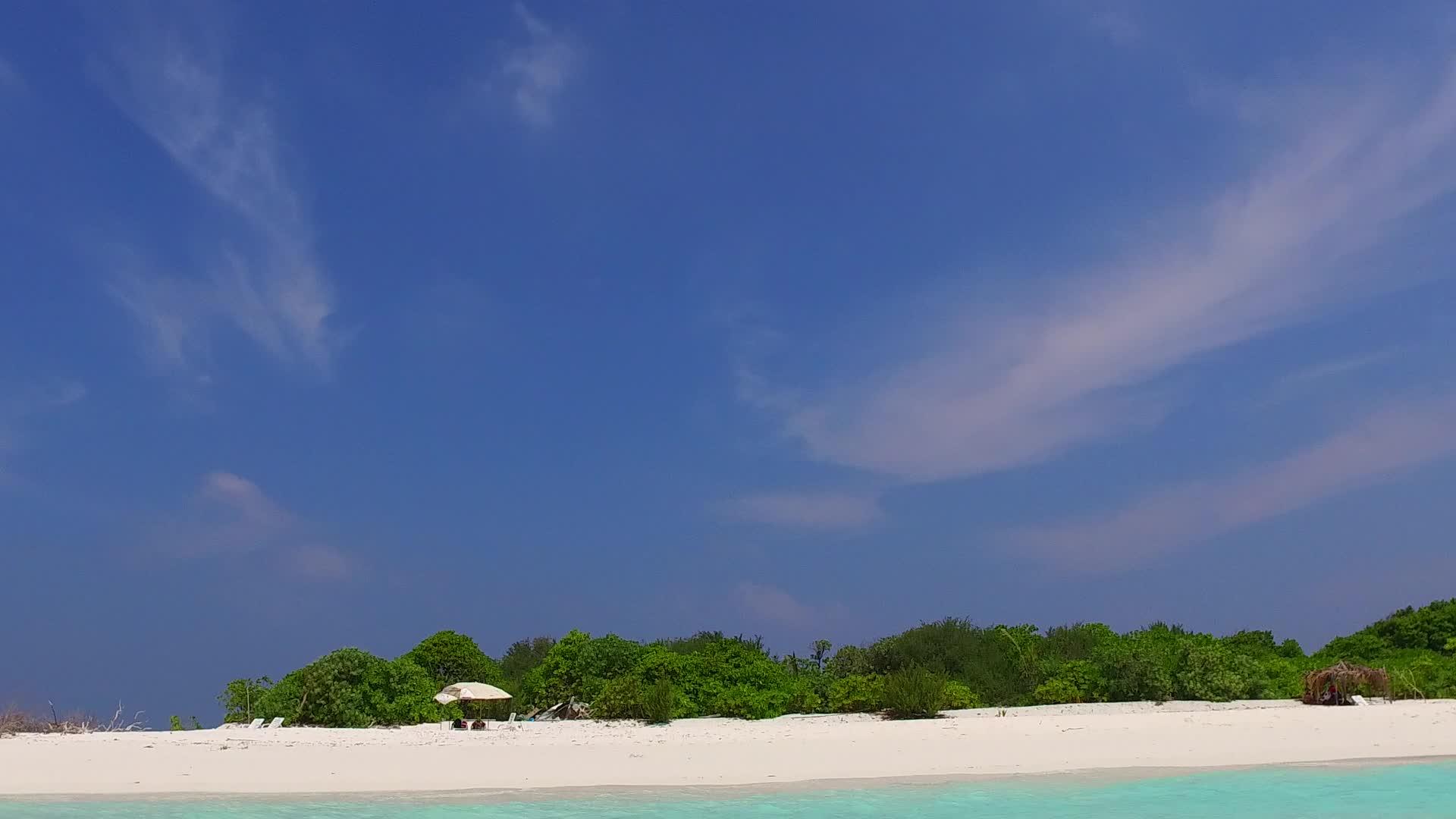 阳光明媚的完美度假胜地脱离了海滩的纹理视频的预览图