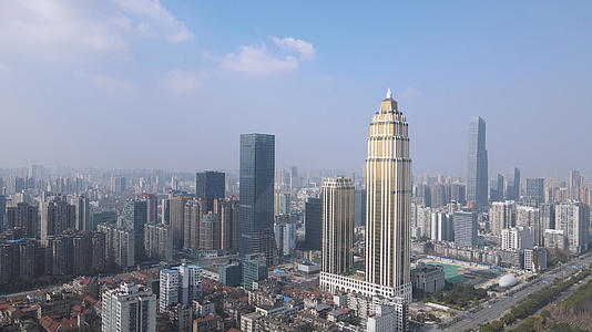 航拍城市天际线地标高楼建筑房产4k素材视频的预览图