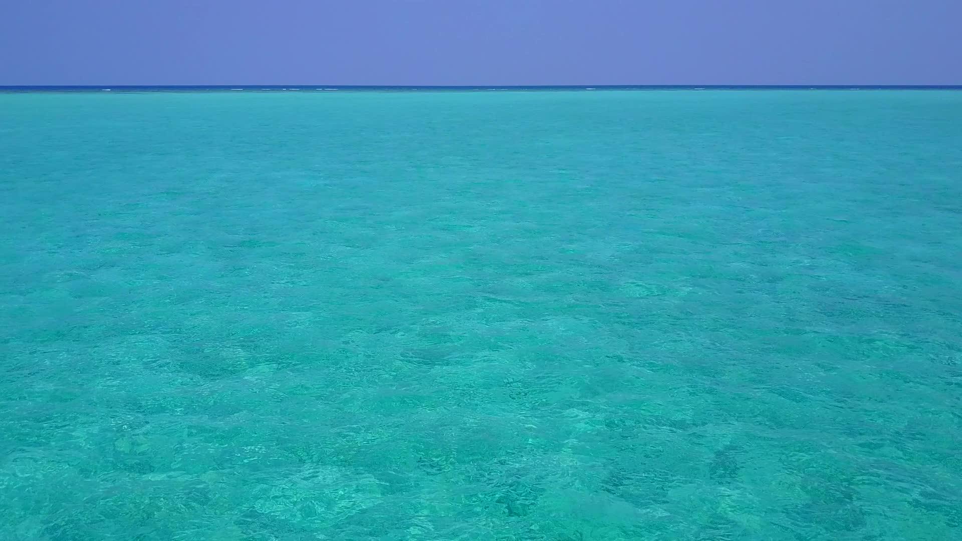 蓝色泻湖天堂泻湖海滩生活方式在白沙度假村附近视频的预览图
