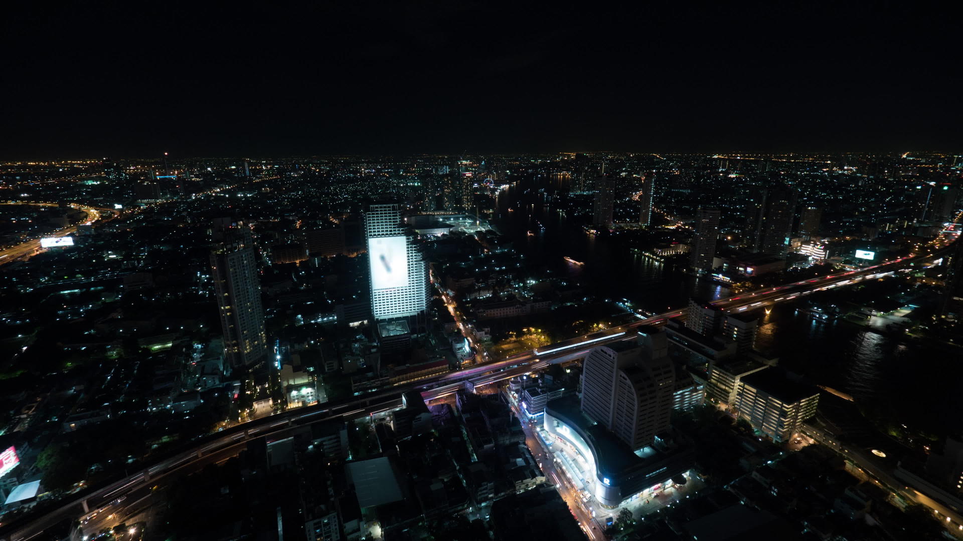 夜幕的消失闪光城市的全景视频的预览图