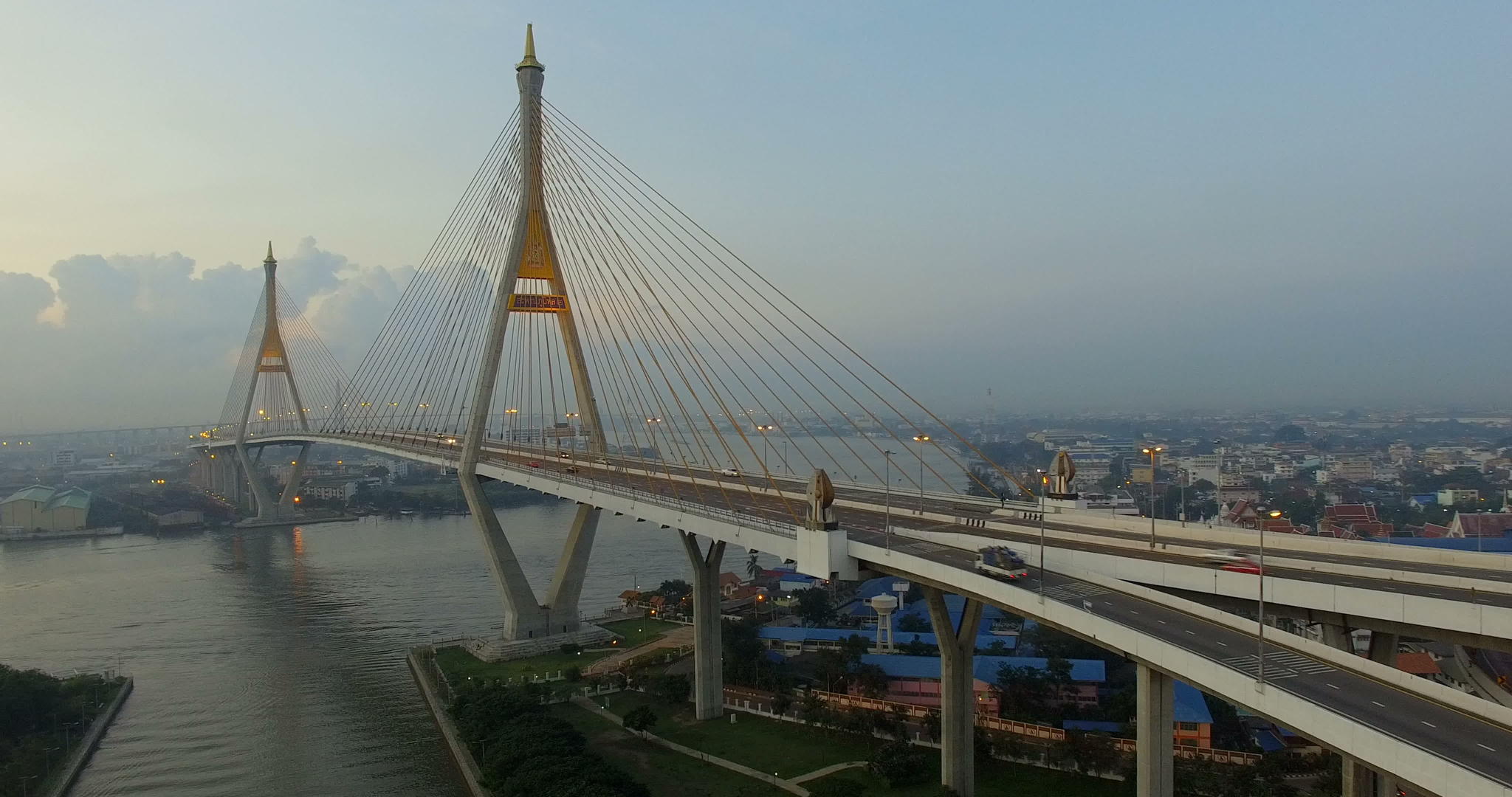 Bangkokthailand的bhumibol桥视频的预览图
