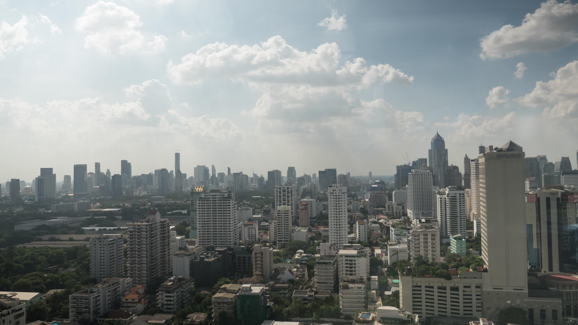 漂浮在泰国Bangkok上空的云层视频的预览图