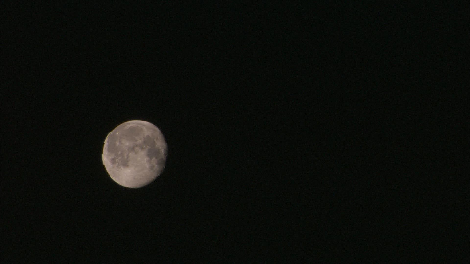 月亮上的黑月视频的预览图