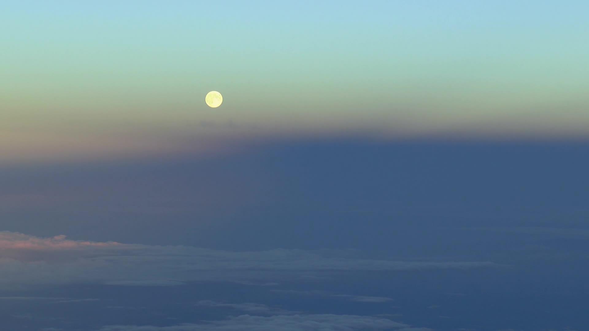 日落时满月视频的预览图