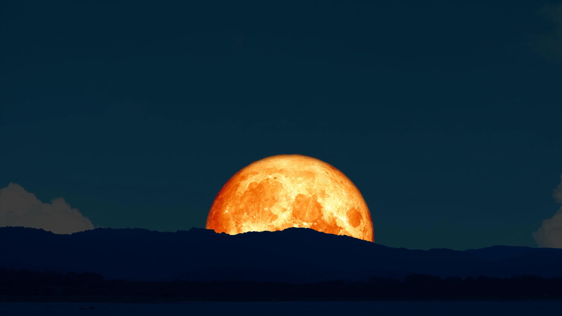 超级血月在夜空的双月岛上复活视频的预览图