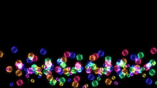 彩虹色彩丰富多彩的大小机器人头光信号元素在黑色屏幕上慢慢地跳舞视频的预览图