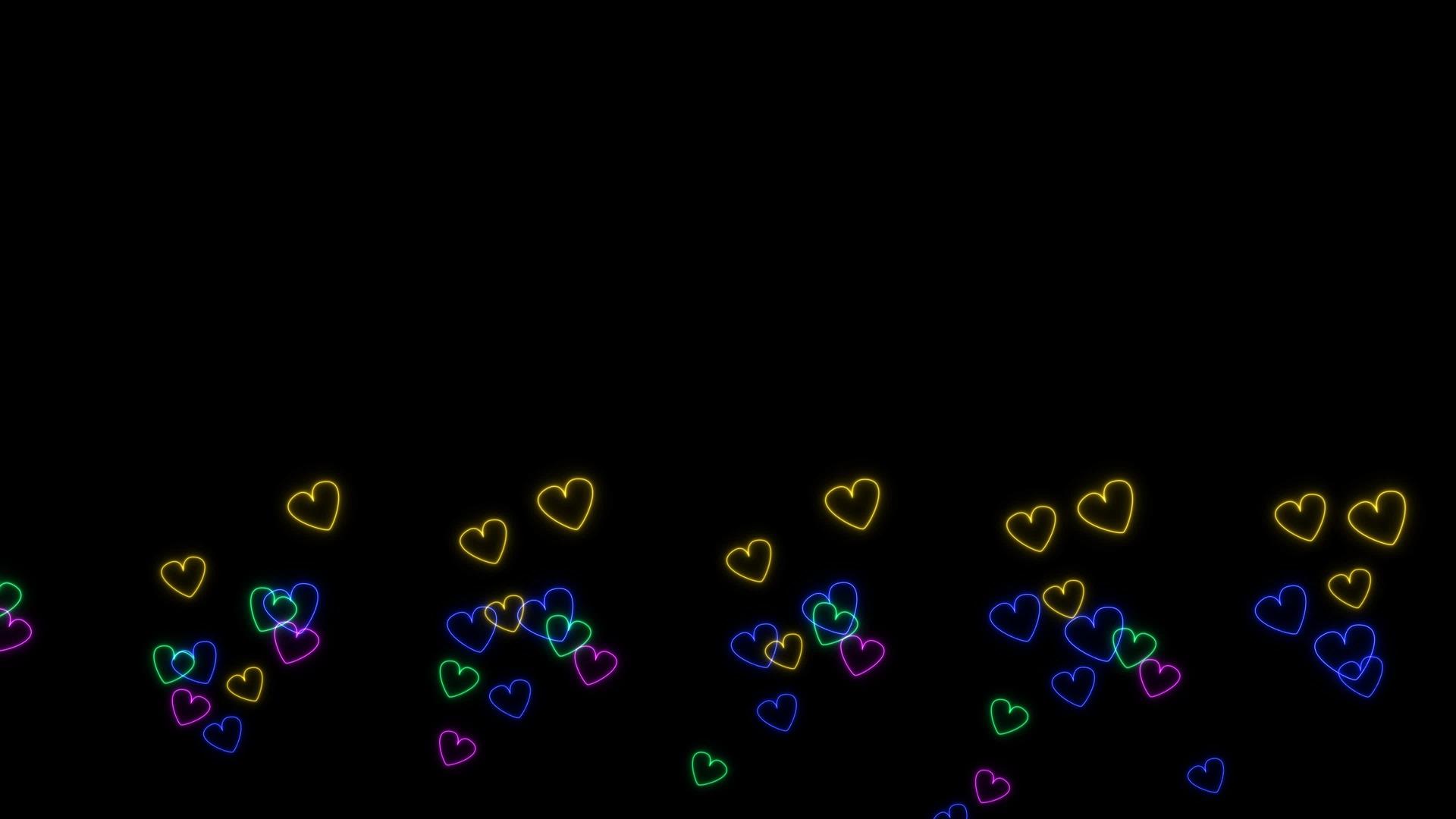 彩虹彩虹彩虹有一个明亮的形状红色的心在黑色的屏幕上慢慢地跳舞视频的预览图
