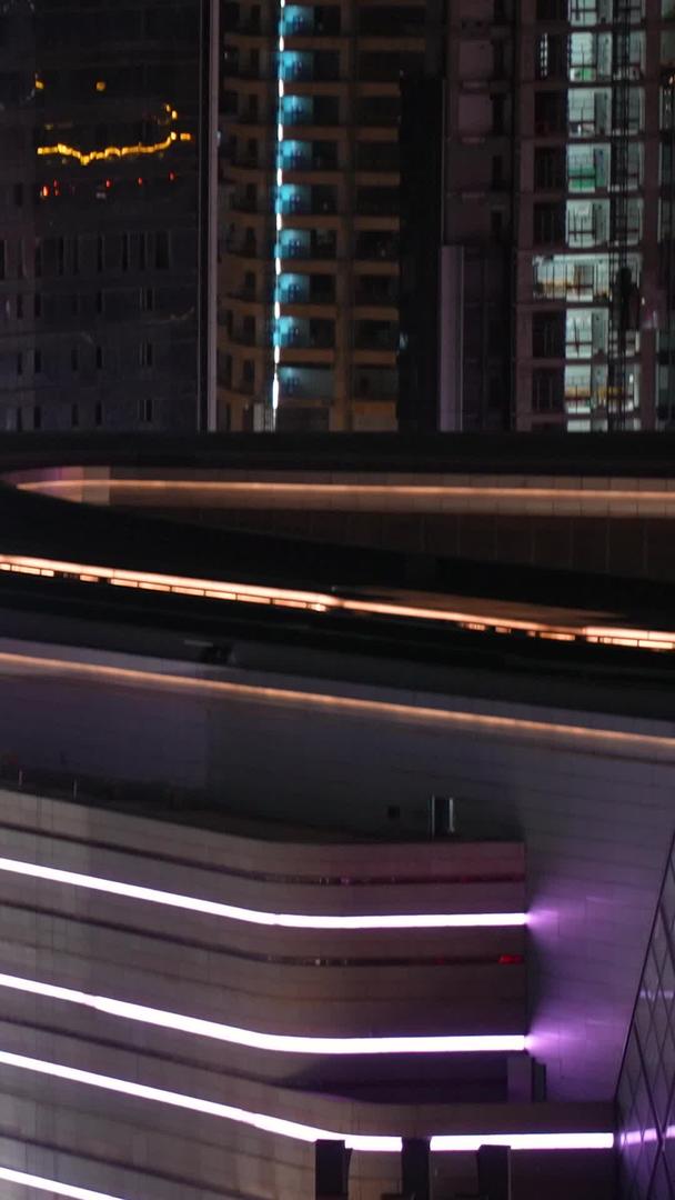 夜间航拍城市天际线写字楼商务建筑加班照明材料视频的预览图