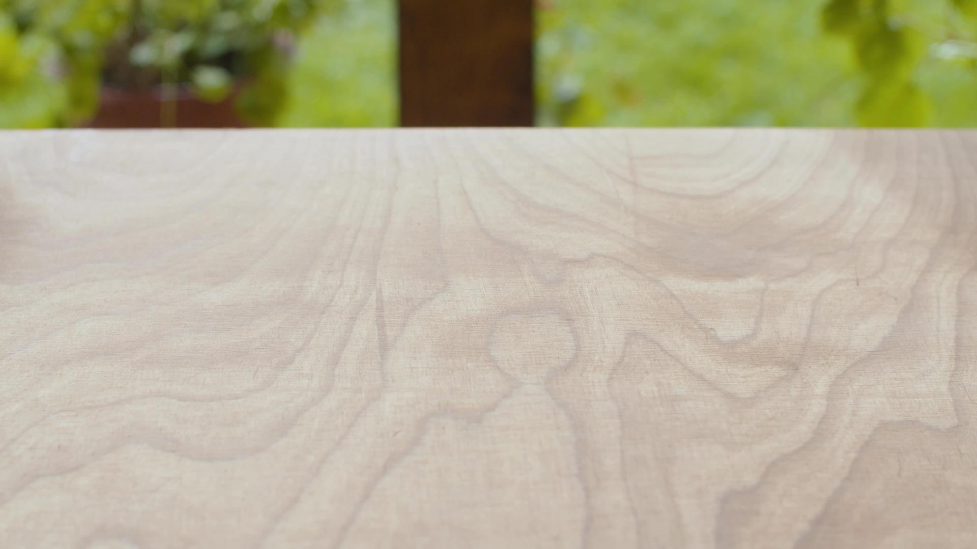 花园中的木材表面视频的预览图