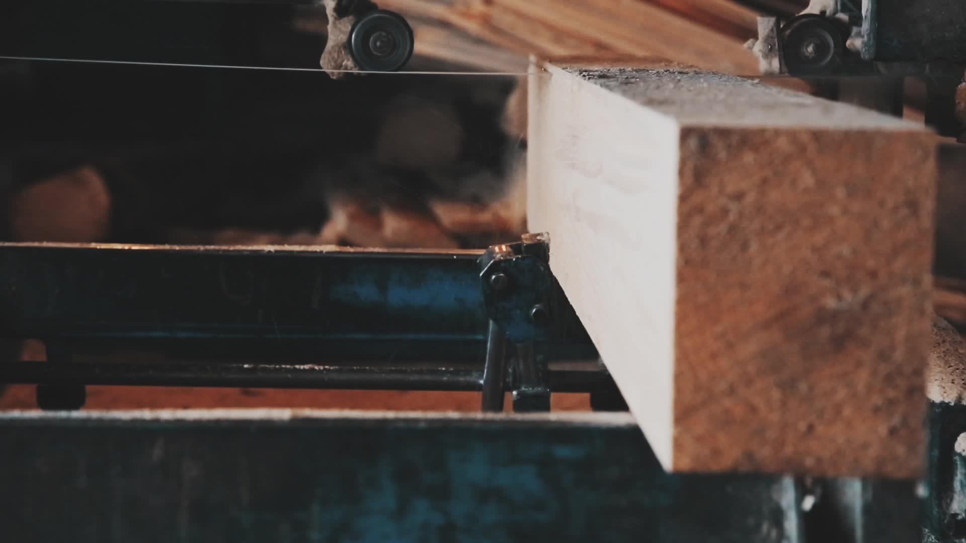 冬天锯木厂有一家板材生产厂视频的预览图
