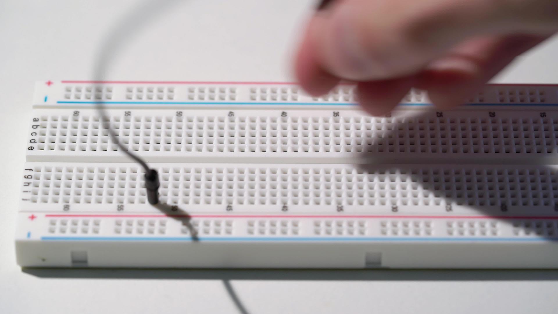 奶干电子设备模拟板Arduino编程的Diy项目视频的预览图