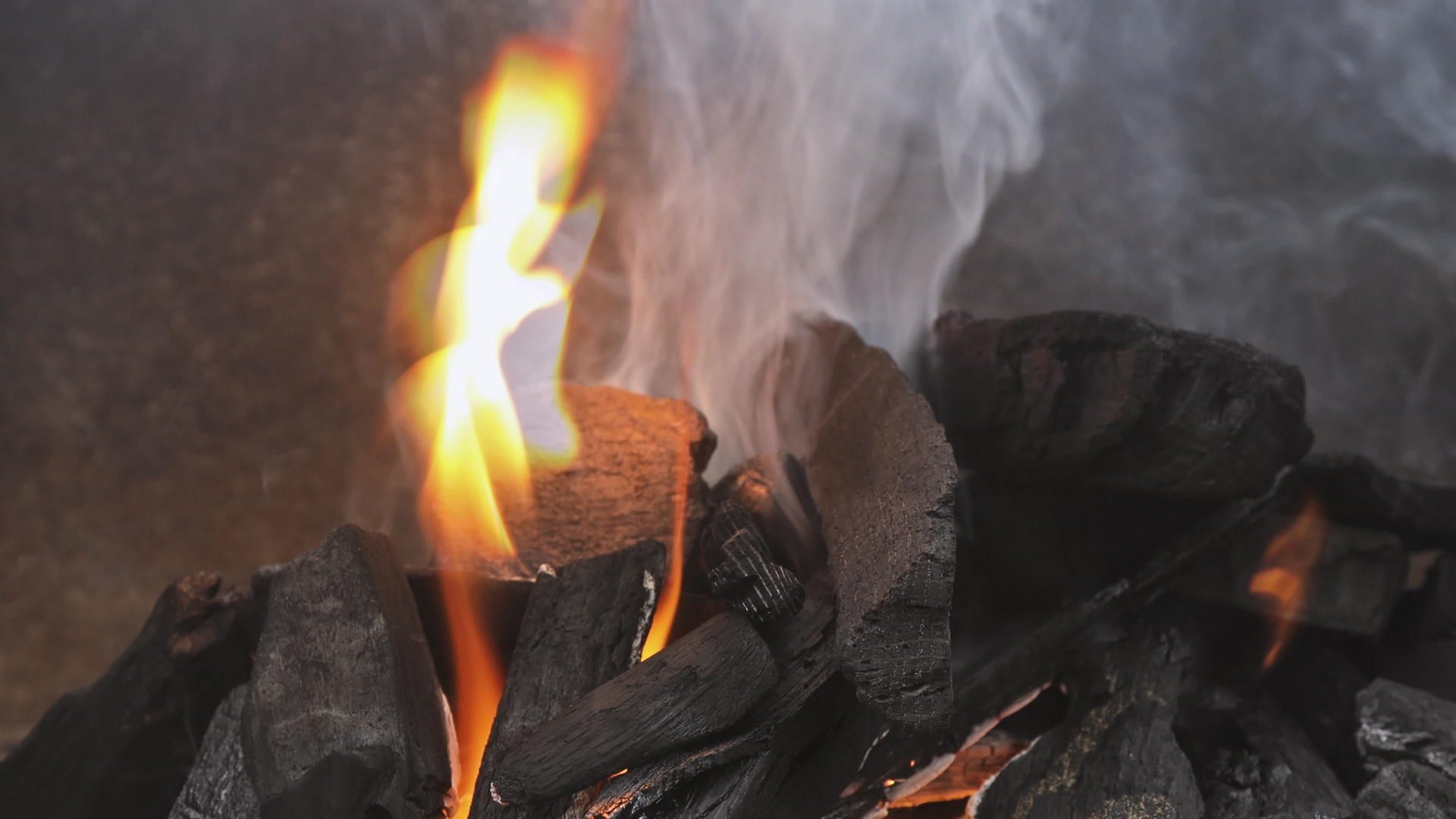 烧烤炉烧煤视频的预览图