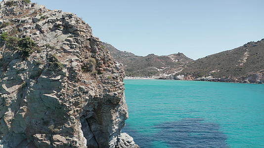 蓝天天堂岛罗得岛岩石海岸线鸟瞰图视频的预览图