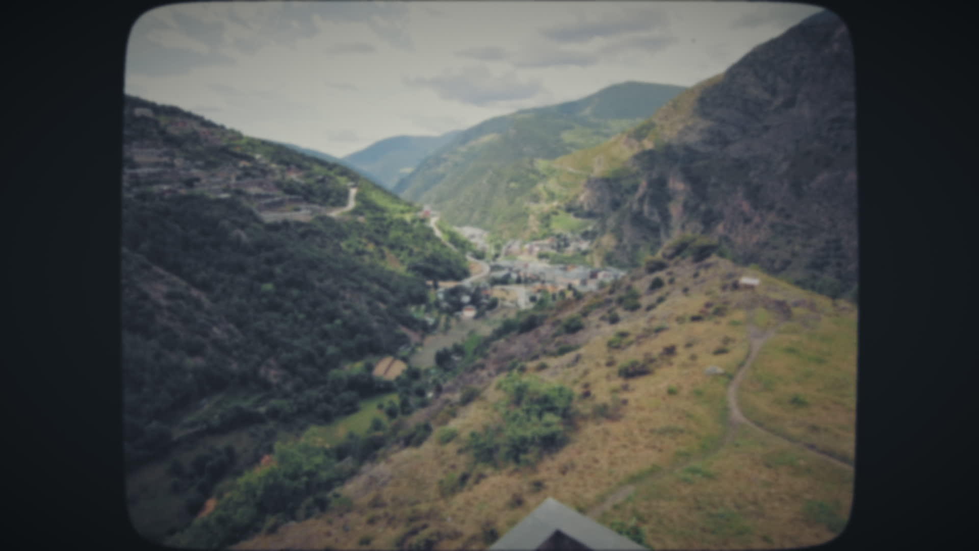 山中小村的视图视频的预览图