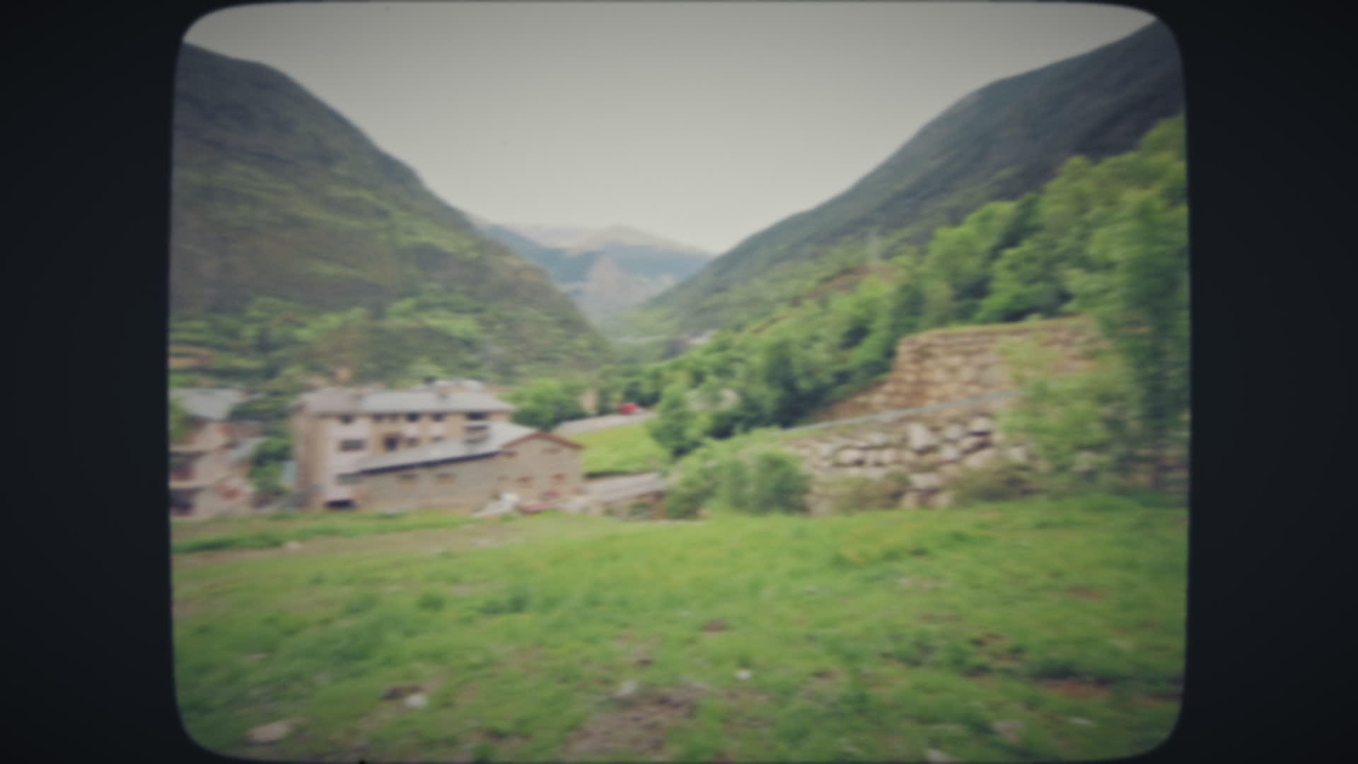 旧欧洲村落山区视频的预览图