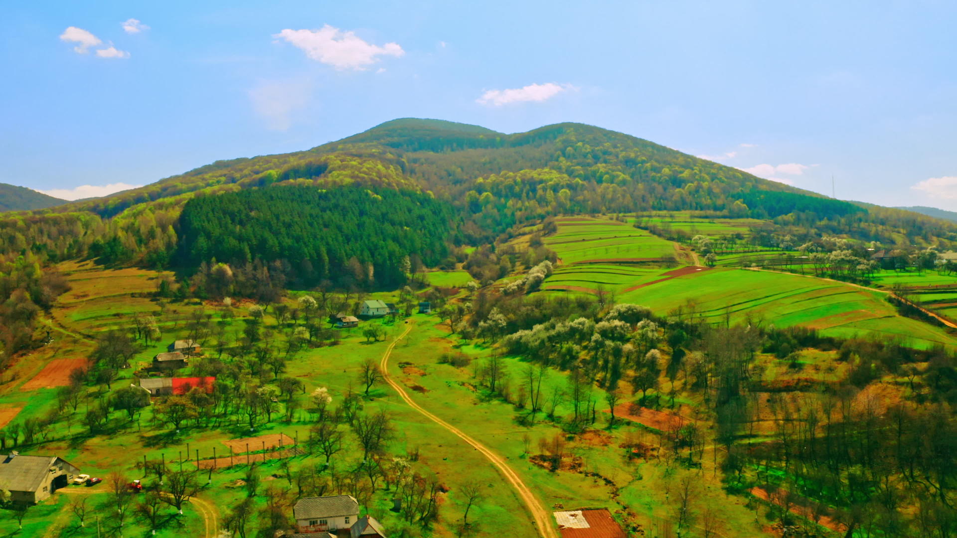 春天的乡村乡村风景视频的预览图