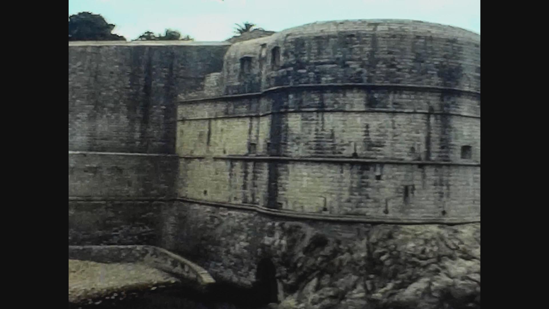 洛夫里耶纳克堡垒41975年视频的预览图