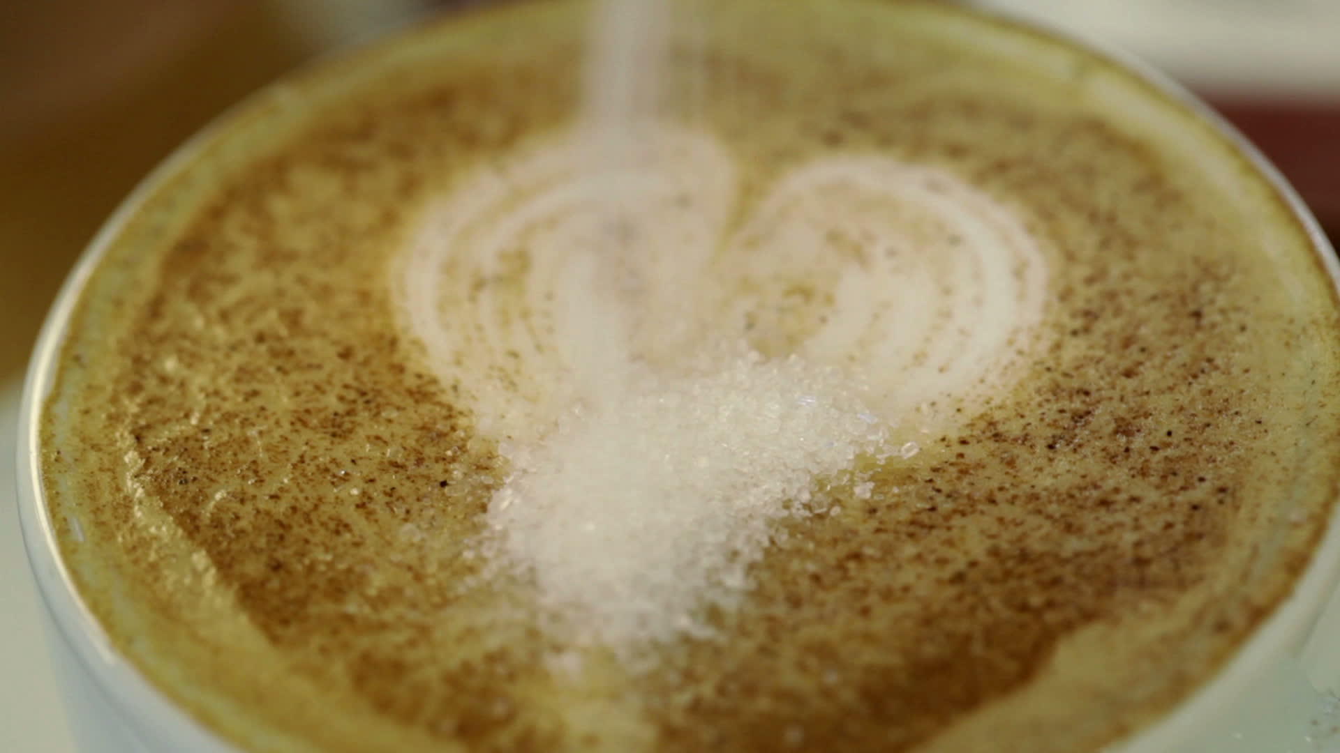 在咖啡杯中加入糖视频的预览图