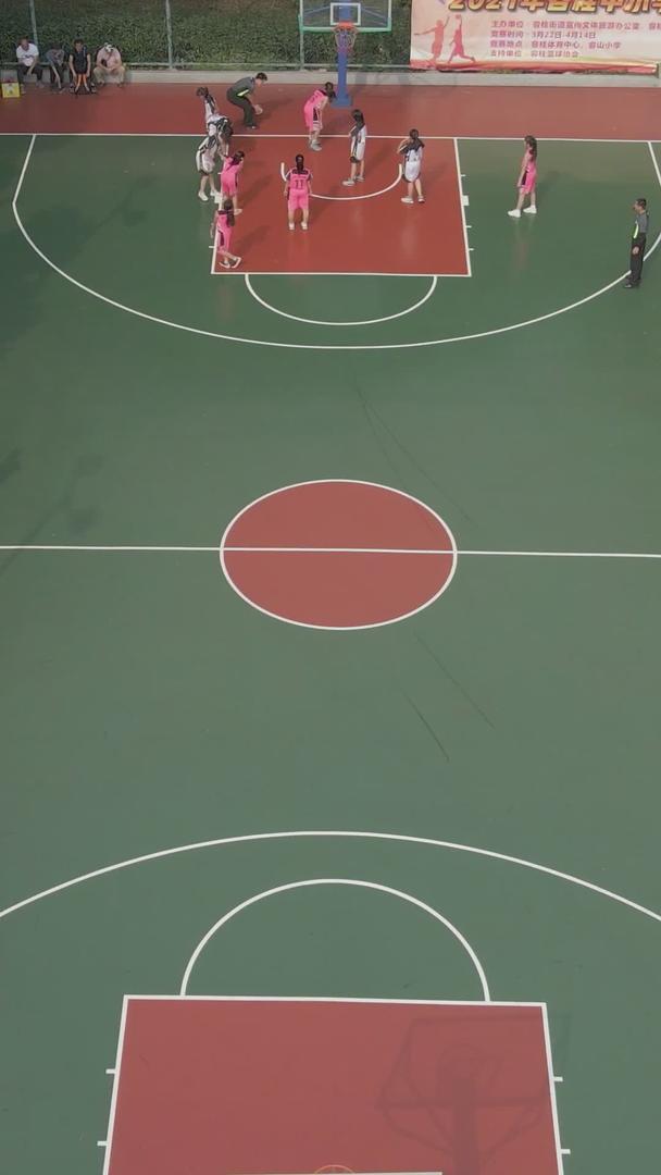中小学校园篮球比赛活动视频的预览图