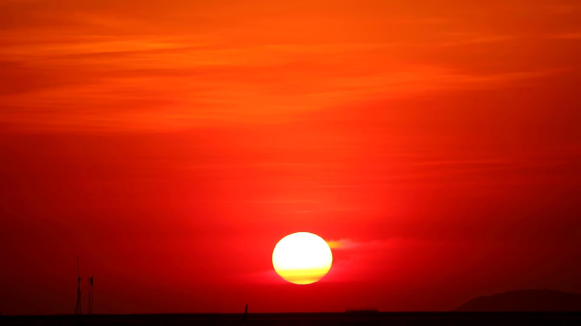 奥梅加日落金色红云橙色天空折叠时间折叠视频的预览图