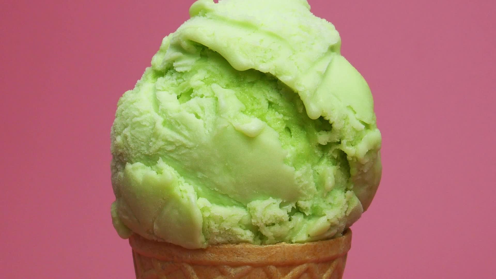 柠檬味冰淇淋甜筒视频的预览图