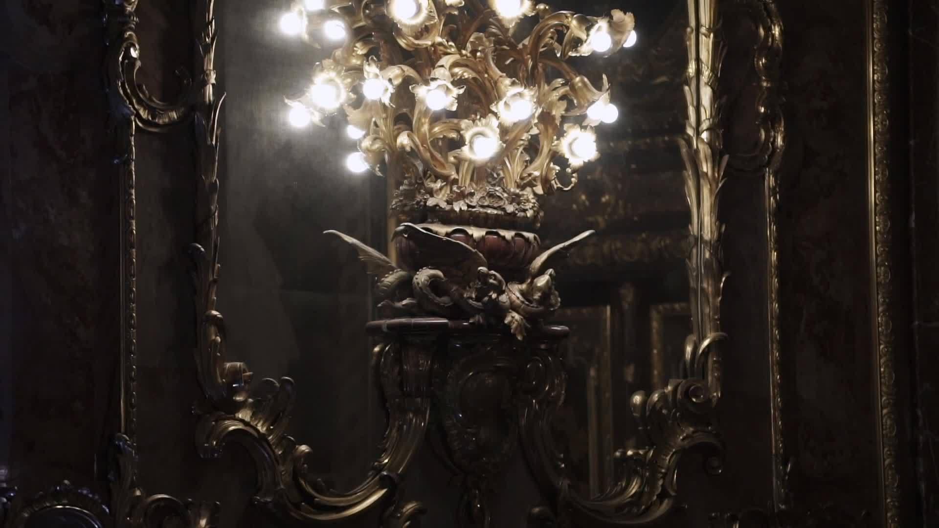 皇宫的吊灯视频的预览图